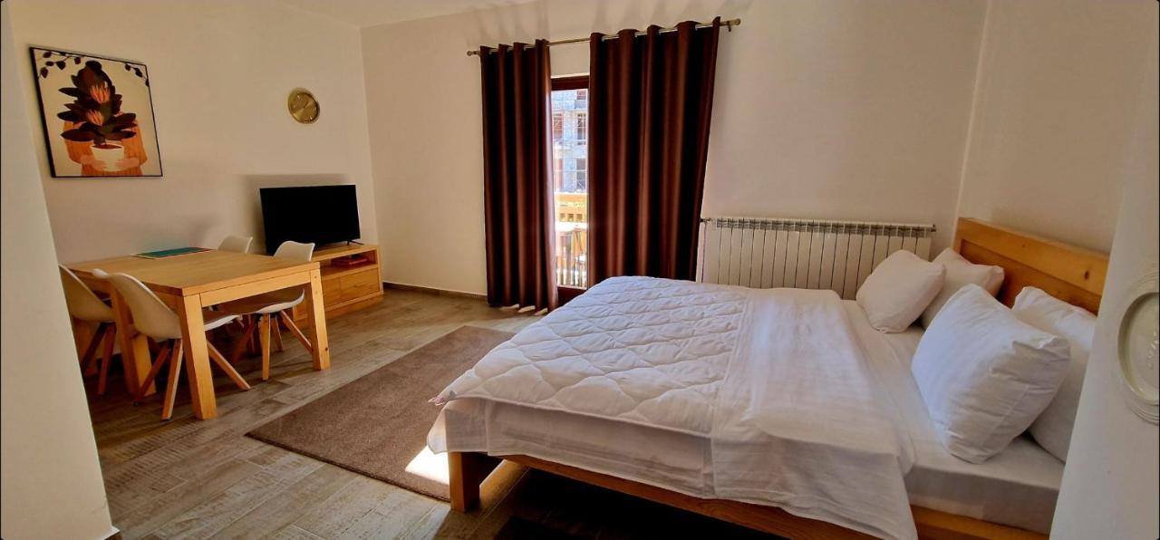 קולאסין Apartmani Aleksandra מראה חיצוני תמונה